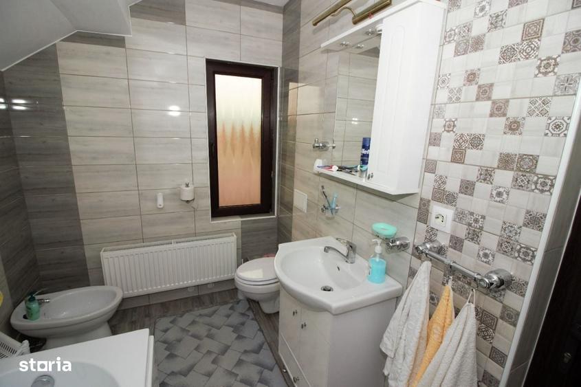 Casă cu 4 camere în Hârlești