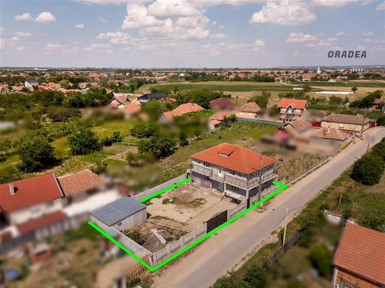Casă cu 8 camere cu Teren 600 Mp în Girișu de Criș