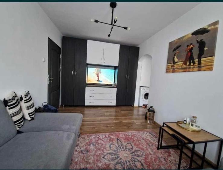 Apartament cu 2 camere semidecomandat în Florilor