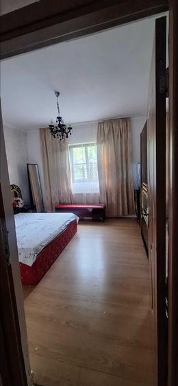 Casă cu 4 camere în Aradului