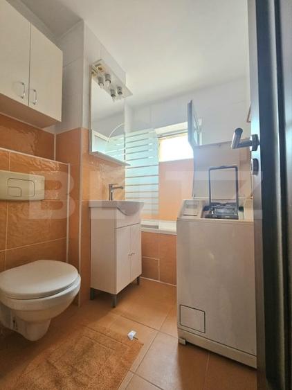 Apartament cu 3 camere semidecomandat, mobilat în Dâmbovița