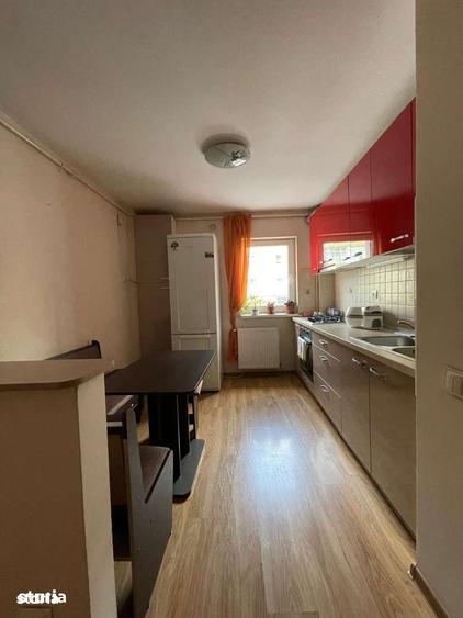 Apartament cu 2 camere decomandat în Tractorul