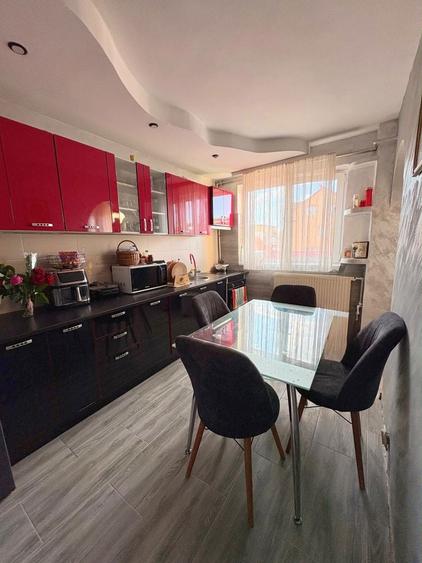 Apartament cu 3 camere decomandat în Preajba Mare