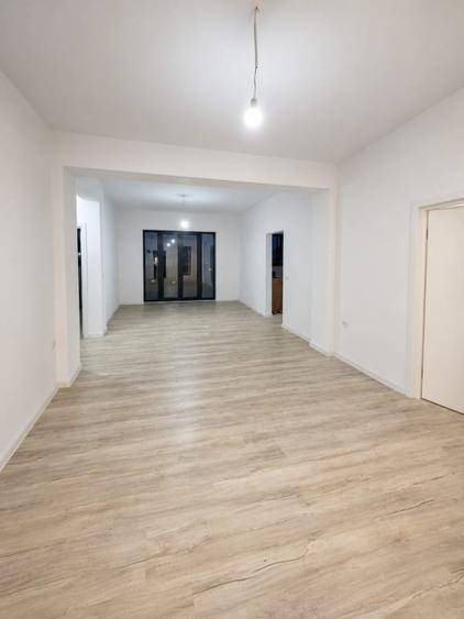 Casă individuală cu 4 camere cu Teren 350 Mp în Vidra