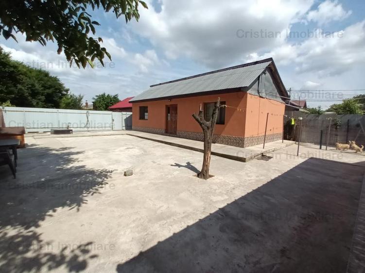 Casă cu 3 camere cu Canalizare în Chercea