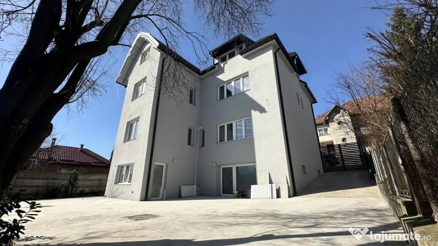 Casă cu 12 camere cu Teren 380 Mp în Orașul Vechi