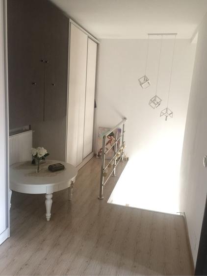 Apartament cu 3 camere în Roșu