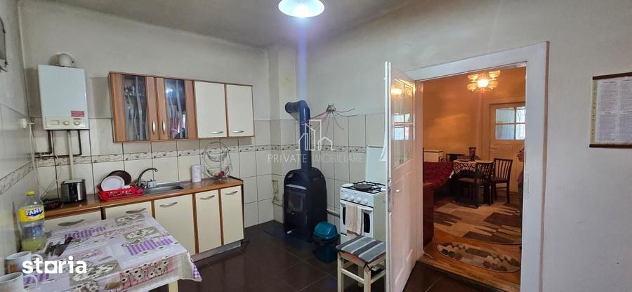 Casă cu 4 camere cu Teren 400 Mp în Central