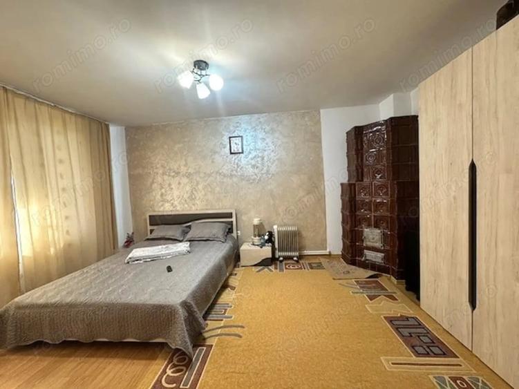 Casă cu 6 camere cu Teren 1250 Mp în Central