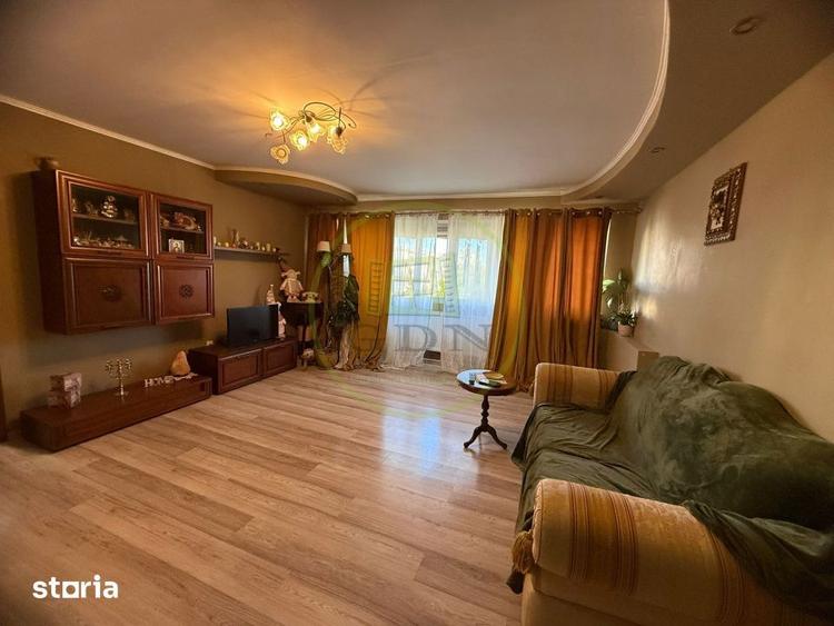 Apartament cu 3 camere semidecomandat în Craiovița Nouă