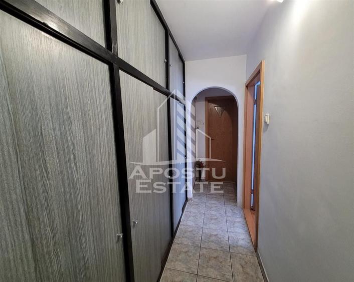 Apartament cu 3 camere decomandat, mobilat în Aradului