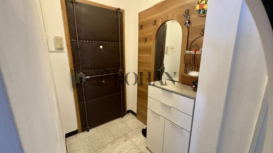 Apartament cu 3 camere decomandat în Cetate