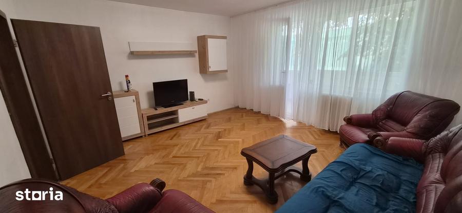 Apartament cu 3 camere decomandat în Complex Studențesc