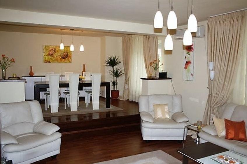 Casă individuală cu 10 camere cu Teren 640 Mp în Pipera