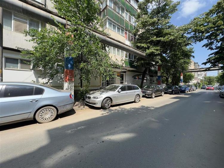 Spațiu comercial, de 122 mp, în Baza 3