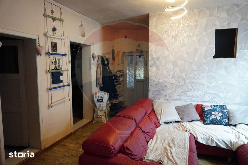 Casă cu 6 camere cu Teren 722 Mp în Bârsana