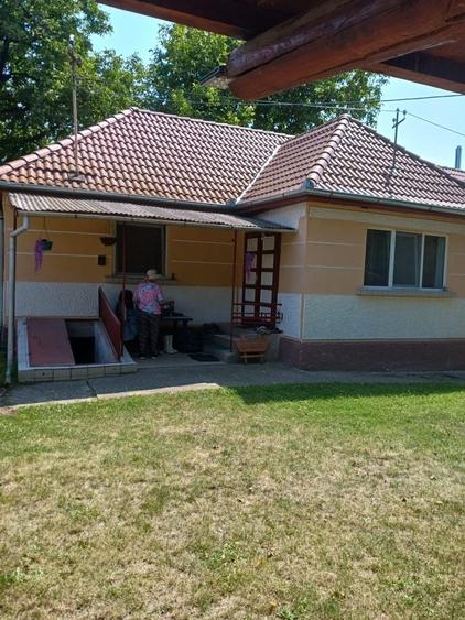 Casă cu 3 camere în Fotoș