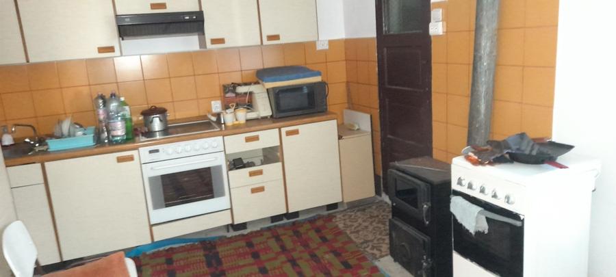 Casă cu 4 camere în Central