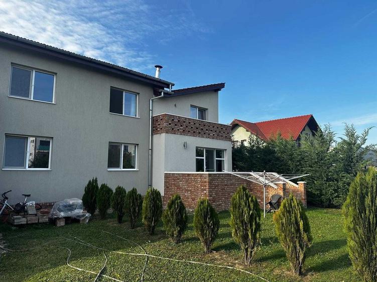 Casă cu 4 camere cu Teren 300 Mp în Rudicica