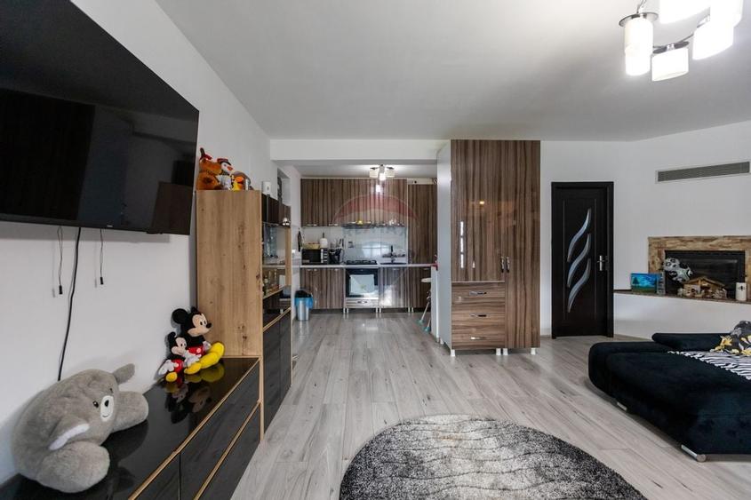 Casă individuală cu 6 camere cu Teren 564 Mp în Hemeiuș