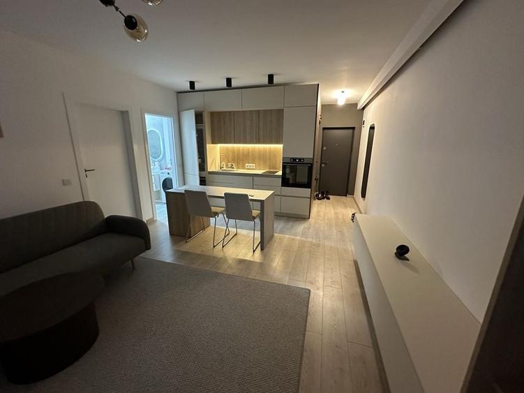 Apartament cu 2 camere semidecomandat în Chinteni