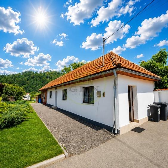 Casă individuală cu 6 camere cu Canalizare în Zărnești