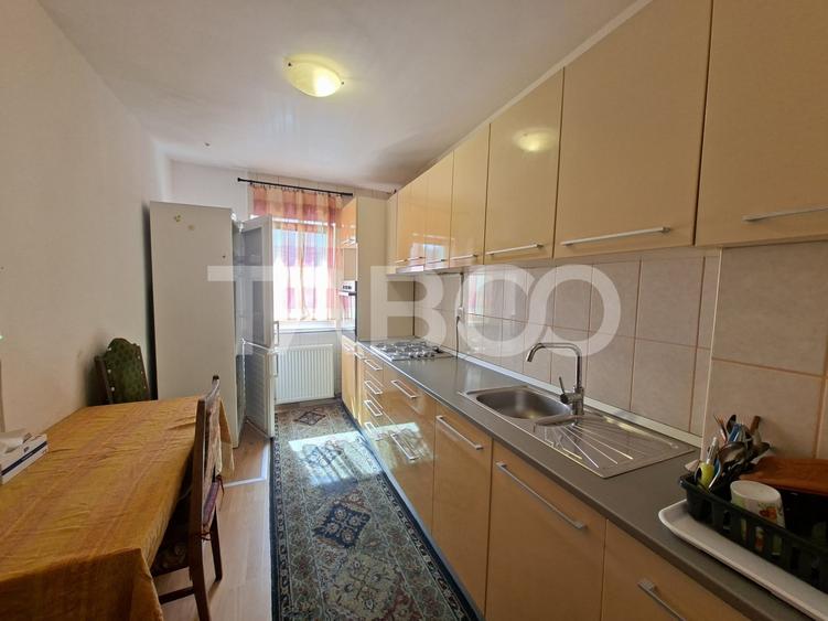 Apartament cu 3 camere decomandat, mobilat în Central