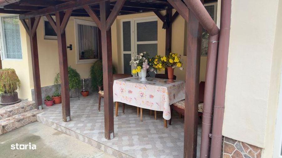 Casă cu 4 camere cu Teren 200 Mp în Central