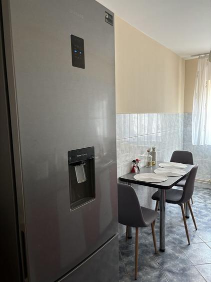 Apartament cu 3 camere decomandat în Astra