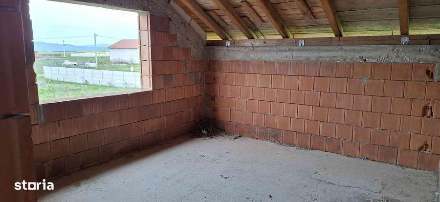 Casă cu 6 camere cu Teren 500 Mp în Frumușeni