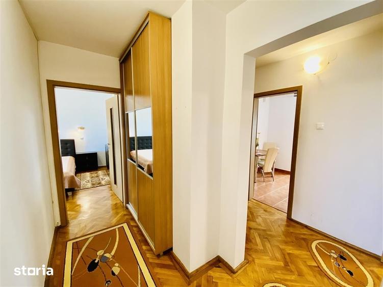 Apartament cu 4 camere decomandat în Ștrand