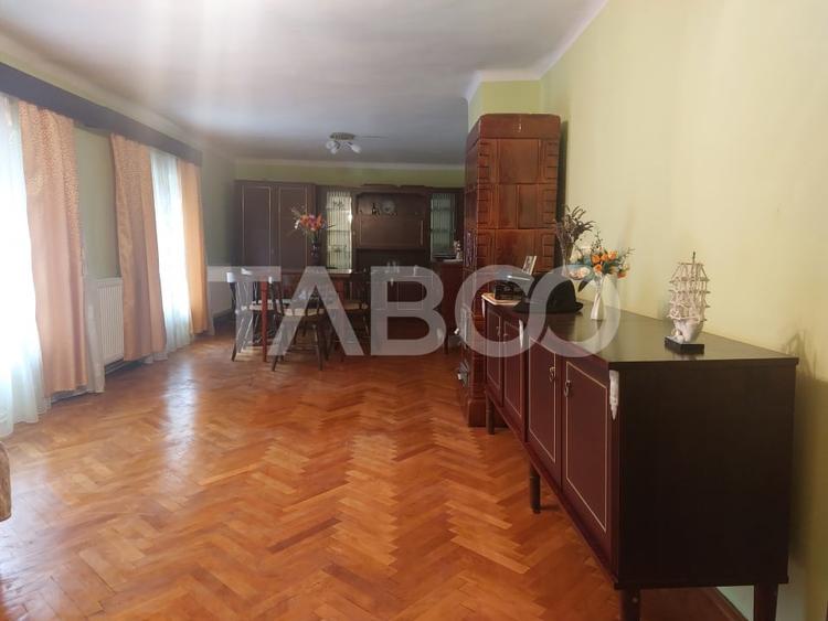 Casă cu 5 camere decomandat cu Canalizare în Cisnădie