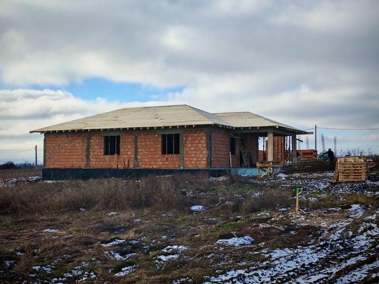 Casă cu 4 camere în Valea Ursului