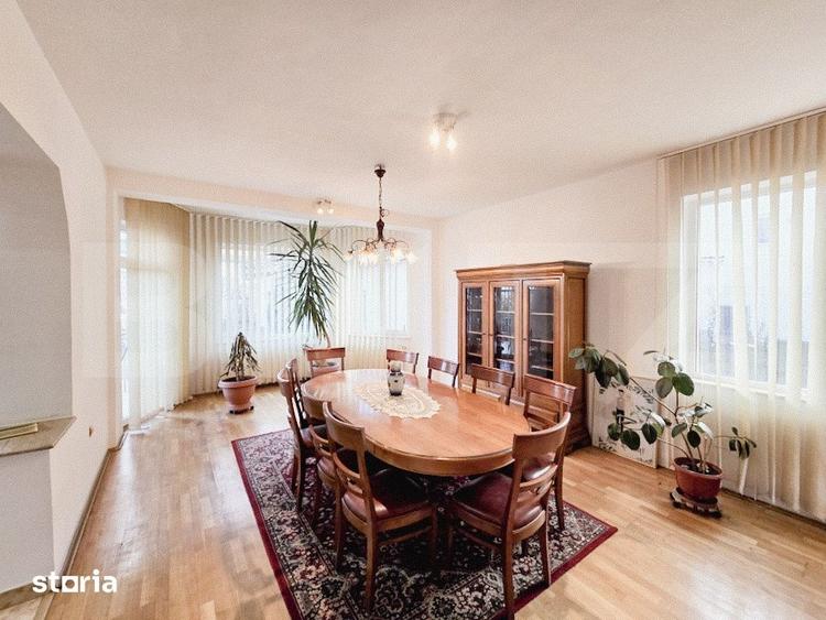 Casă cu 8 camere cu Teren 461 Mp în Gruia