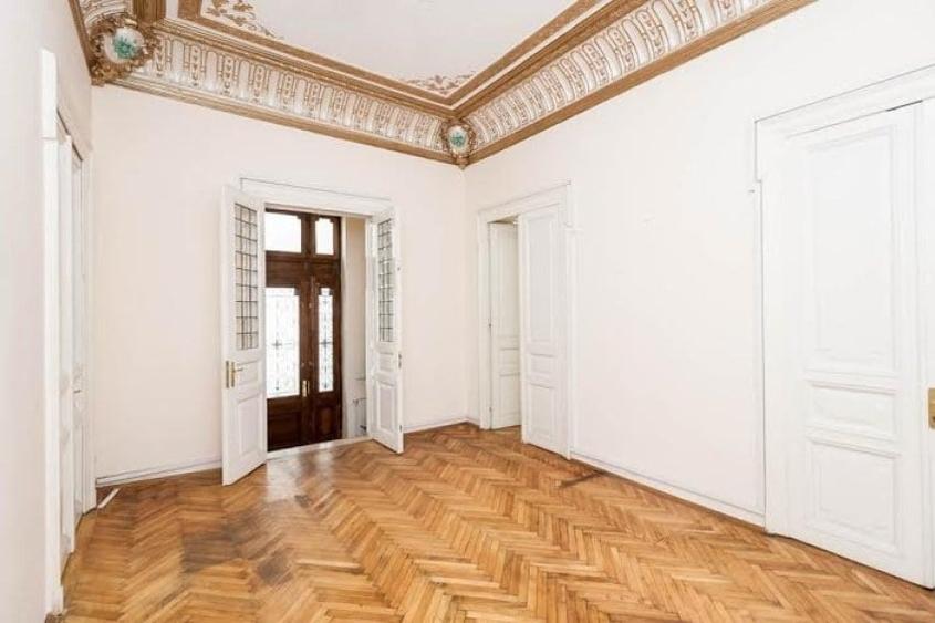 Casă cu 10 camere cu Teren 750 Mp în P-ța Romană