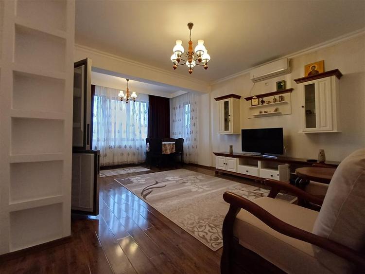 Apartament cu 3 camere decomandat, mobilat în Rediu