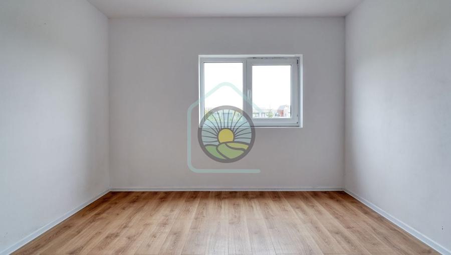 Duplex cu 4 camere cu Canalizare în Sânpetru
