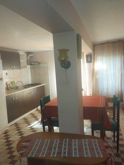 Casă cu 2 camere semidecomandat în Central