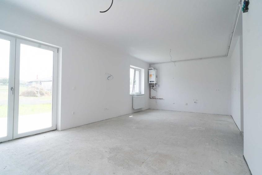 Casă cu 4 camere decomandat în Calonda