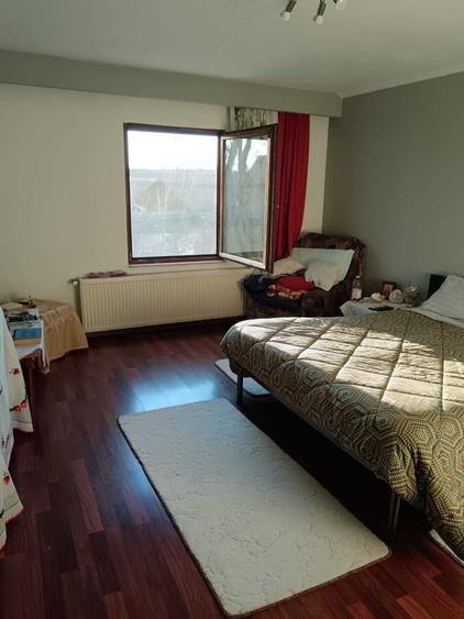 Casă cu 4 camere în Mândra