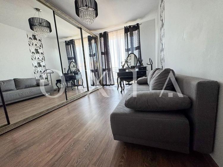 Apartament cu 3 camere semidecomandat, mobilat în Torontalului