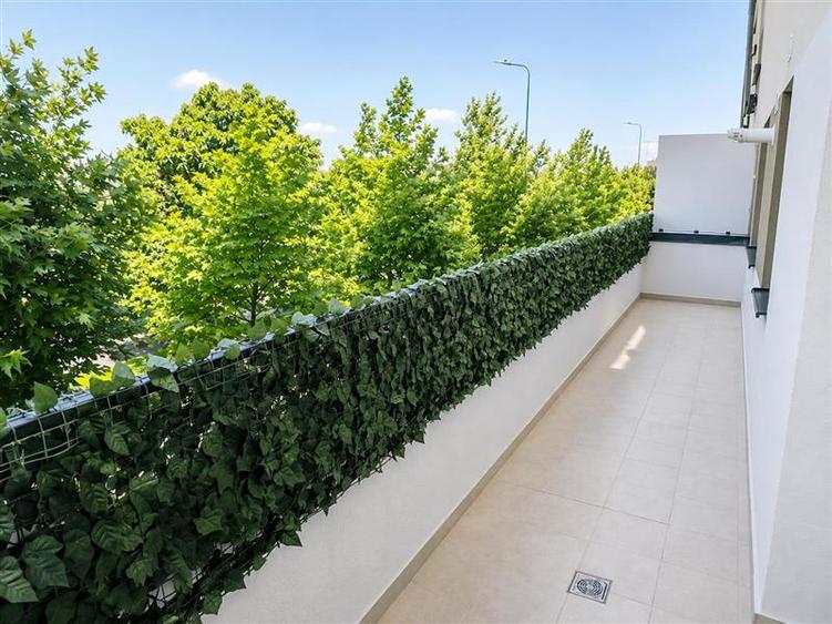 Apartament cu 2 camere decomandat în Tractorul