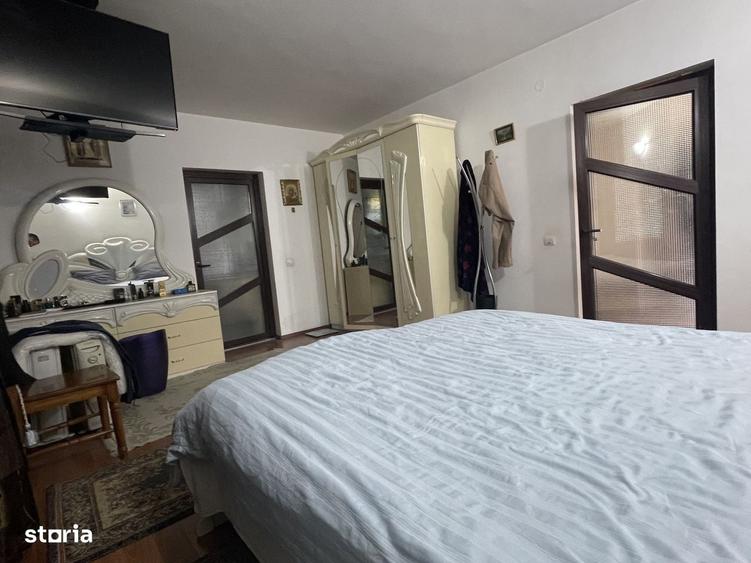 Casă cu 4 camere cu Teren 2000 Mp în Săvinești