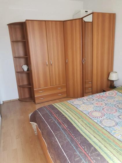 Apartament cu 3 camere semidecomandat, mobilat în Girocului