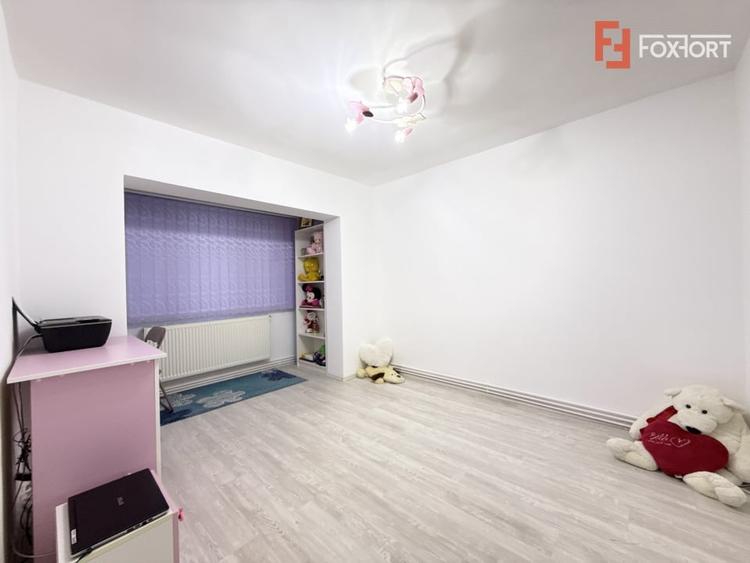Apartament cu 3 camere decomandat în Lipovei