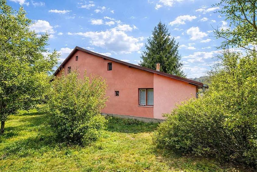 Casă cu 3 camere cu Teren 1900 Mp în Central