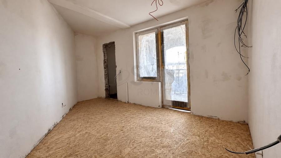 Apartament cu 3 camere semidecomandat, mobilat în Universitate