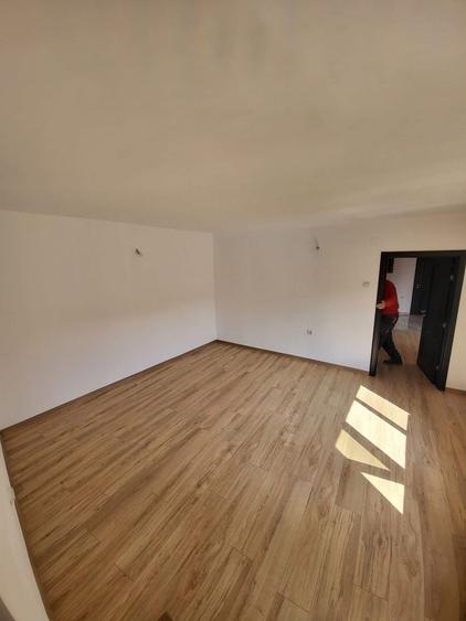 Casă individuală cu 5 camere cu Canalizare în Câlnic