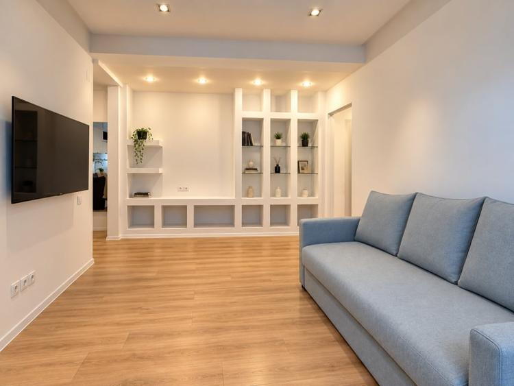 Apartament cu 2 camere decomandat, mobilat în Central