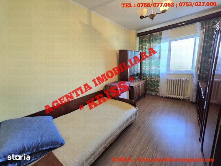 Apartament cu 3 camere decomandat în Craiovei